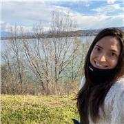 Insegnante laureata in scz Linguistiche impartisce lezione di lingua inglese, tedesco, italiano